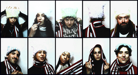 FANSCHALS & CAT EAR BEANIES